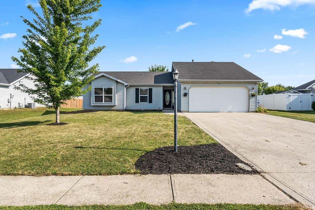 Photo of 914 Meadow Way, Churubusco, IN 46723 (MLS # 202631298)