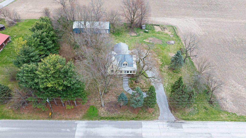 Photo of 5708 N Old SR 15, Warsaw, IN 46582 (MLS # 202542329)