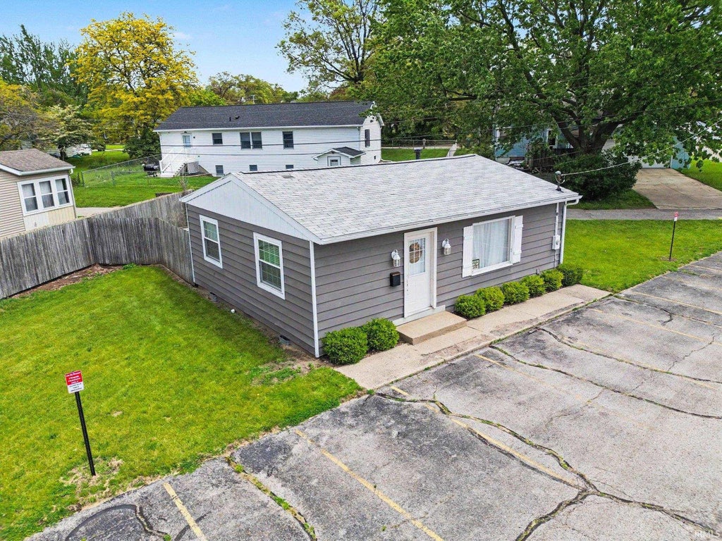 Photo of 202 N McKinley Street, Warsaw, IN 46580 (MLS # 202634158)
