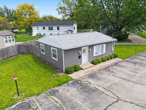 Photo of 202 N McKinley Street, Warsaw, IN 46580 (MLS # 202634158)
