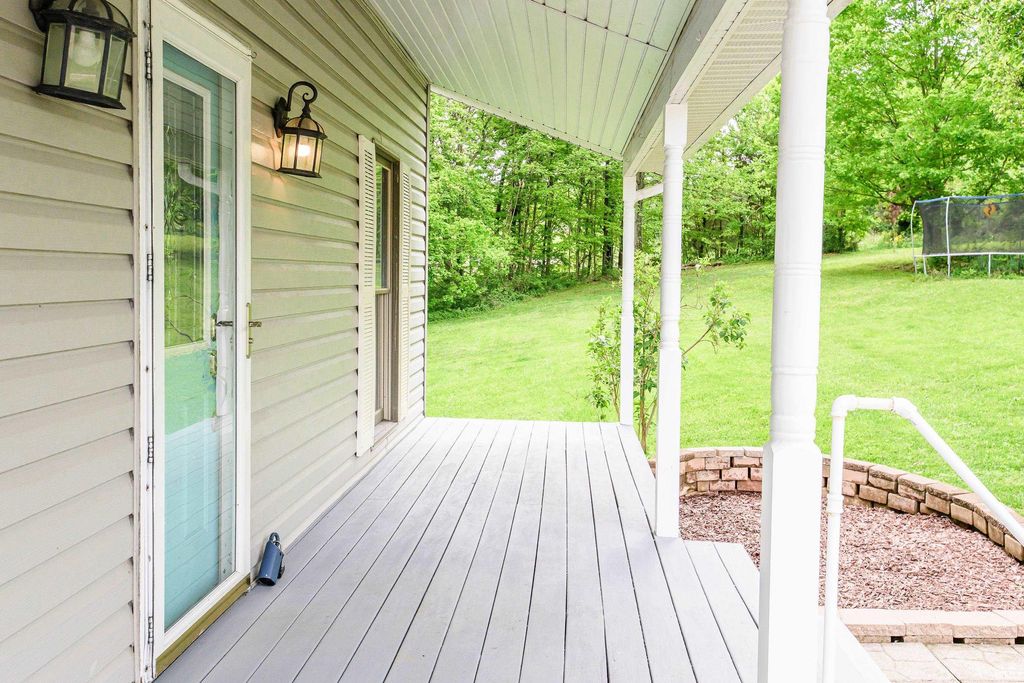 Photo of 7667 S Rockport Road, Bloomington, IN 47403 (MLS # 202617375)