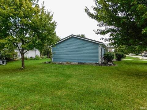 Tiny photo for 1323 Sunnyglenn Court, Bluffton, IN 46714 (MLS # 202639216)