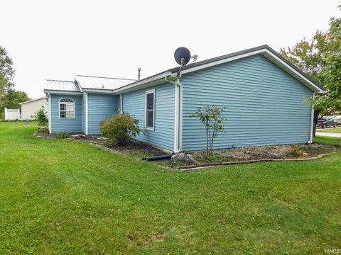 Tiny photo for 1323 Sunnyglenn Court, Bluffton, IN 46714 (MLS # 202639216)