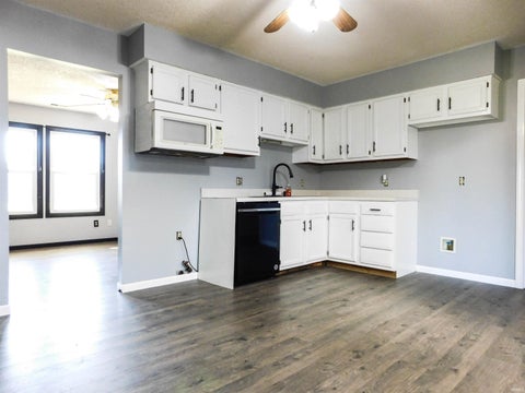 Tiny photo for 1323 Sunnyglenn Court, Bluffton, IN 46714 (MLS # 202639216)