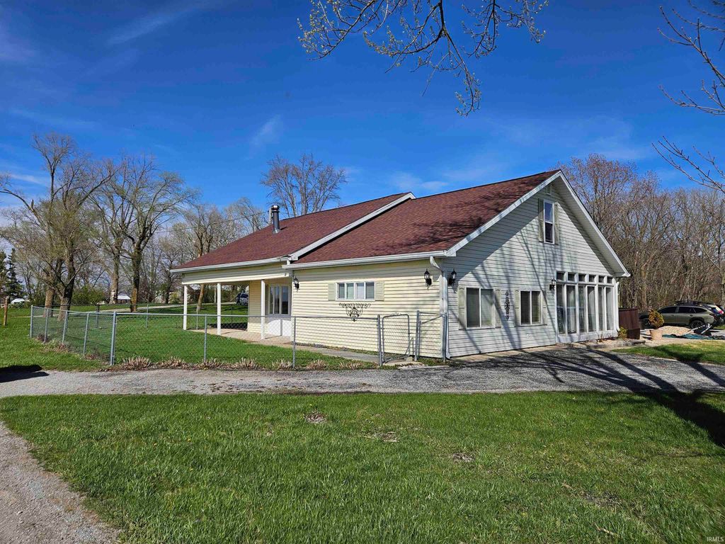 Photo of 827 N 300 E., Monticello, IN 47960 (MLS # 202612202)