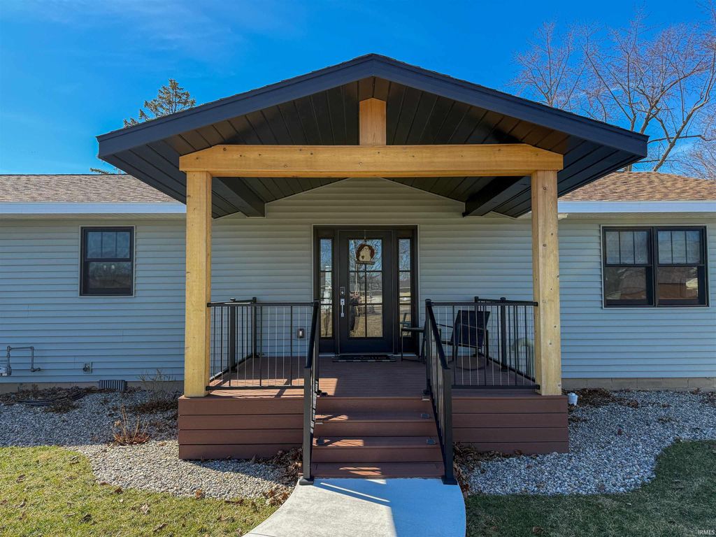 Photo of 2613 Wolfs Point Drive, Rochester, IN 46975 (MLS # 202606684)