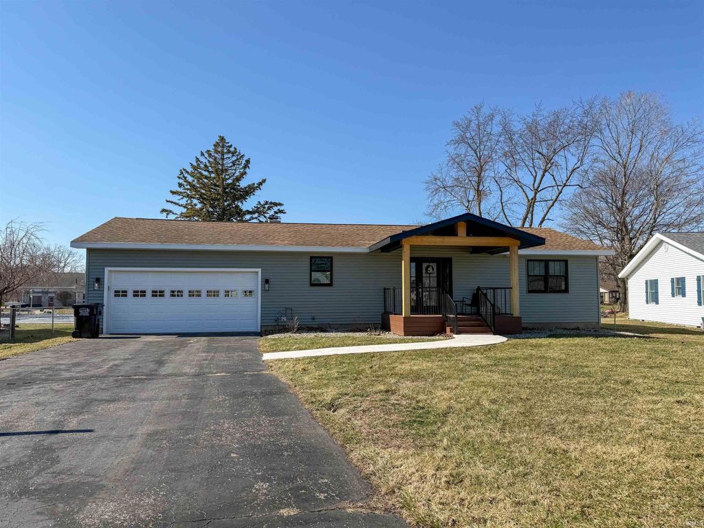 Photo of 2613 Wolfs Point Drive, Rochester, IN 46975 (MLS # 202606684)