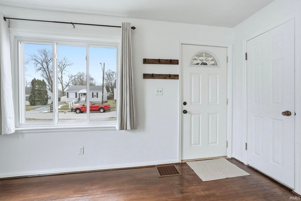 Photo of 1004 Irene Avenue, Fort Wayne, IN 46808 (MLS # 202549430)