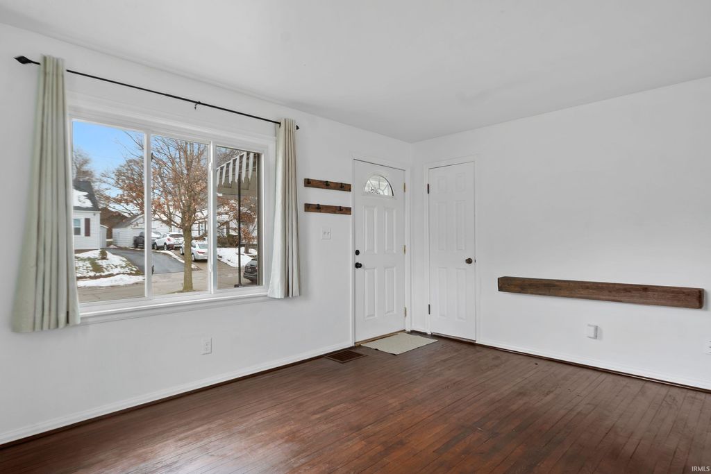 Photo of 1004 Irene Avenue, Fort Wayne, IN 46808 (MLS # 202549430)