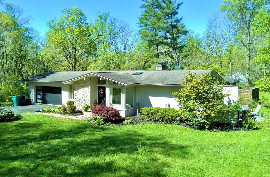 Photo of 2505 N Beech Lane, Marion, IN 46952 (MLS # 202615009)