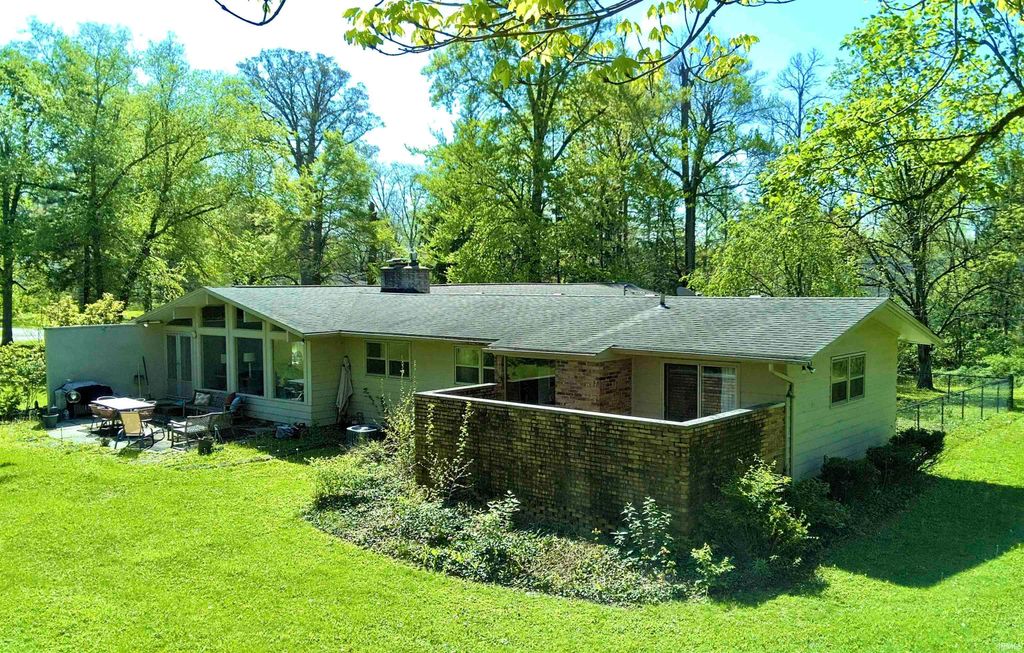 Photo of 2505 N Beech Lane, Marion, IN 46952 (MLS # 202615009)