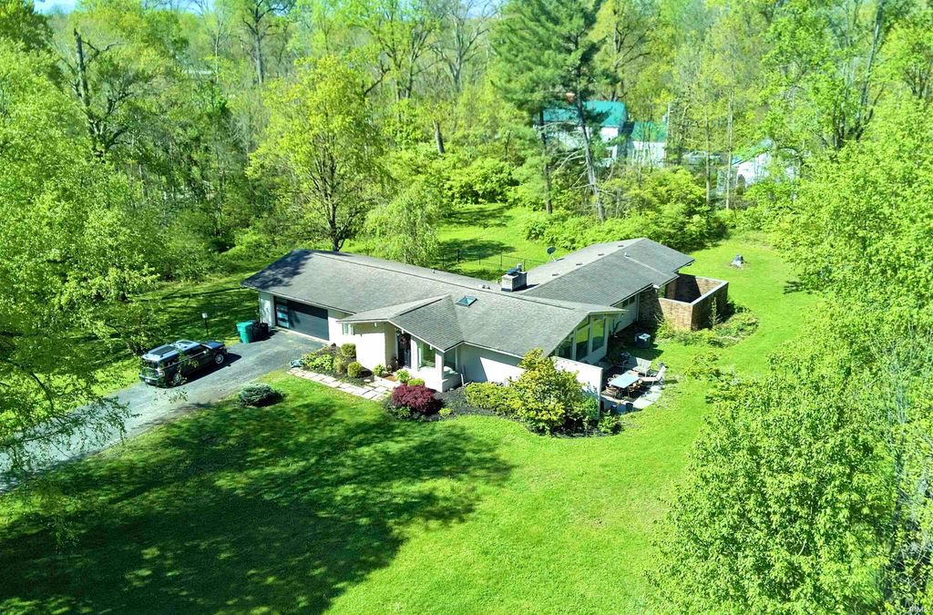 Photo of 2505 N Beech Lane, Marion, IN 46952 (MLS # 202615009)