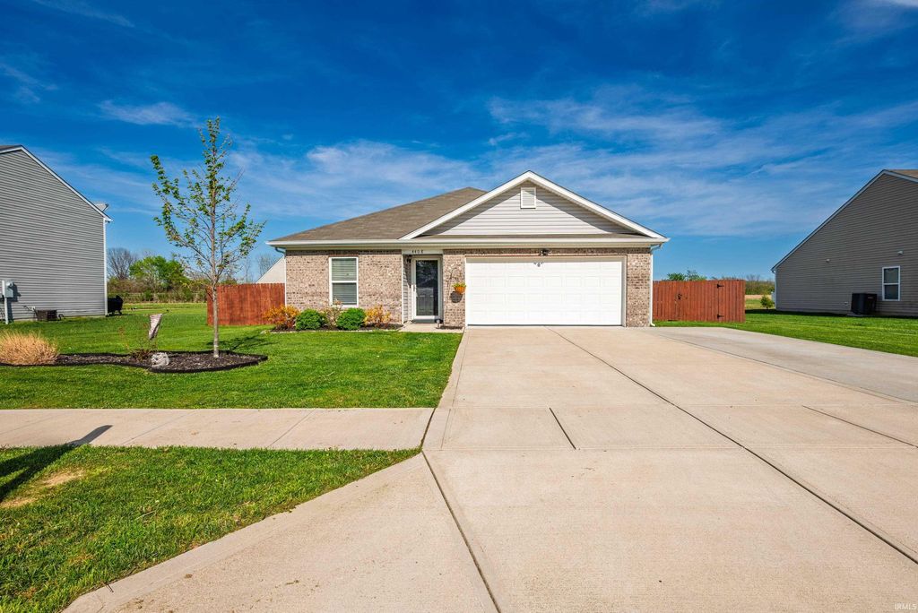 Photo of 4408 N Emerald Pointe Way, Muncie, IN 47304 (MLS # 202613742)