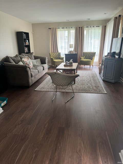 Tiny photo for 1101 Elliott Street, South Bend, IN 46628 (MLS # 202627812)