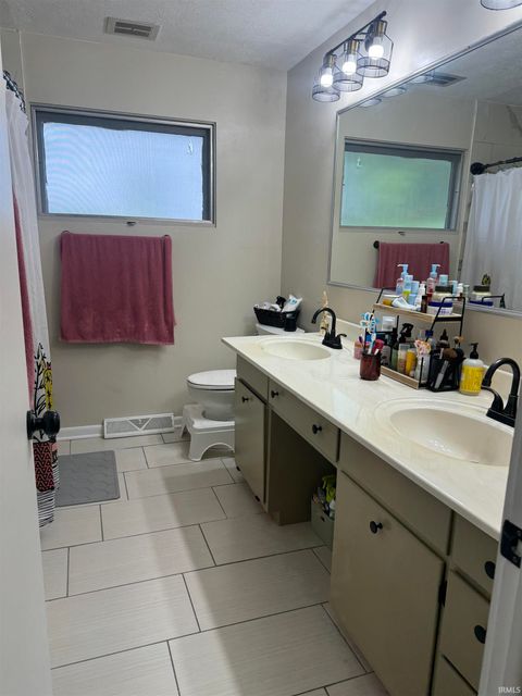 Tiny photo for 1101 Elliott Street, South Bend, IN 46628 (MLS # 202627812)