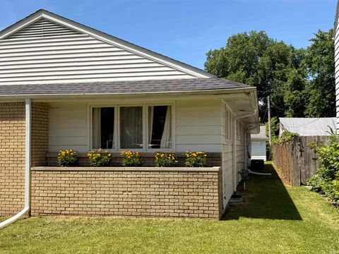Tiny photo for 1101 Elliott Street, South Bend, IN 46628 (MLS # 202627812)