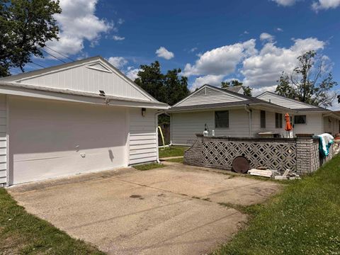 Tiny photo for 1101 Elliott Street, South Bend, IN 46628 (MLS # 202627812)