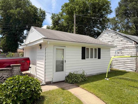Tiny photo for 1101 Elliott Street, South Bend, IN 46628 (MLS # 202627812)