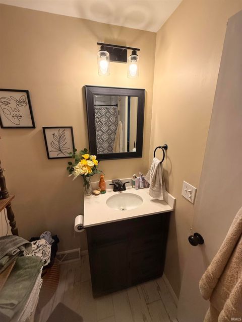 Tiny photo for 1101 Elliott Street, South Bend, IN 46628 (MLS # 202627812)
