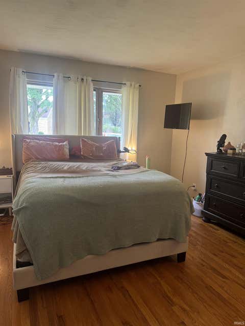 Tiny photo for 1101 Elliott Street, South Bend, IN 46628 (MLS # 202627812)