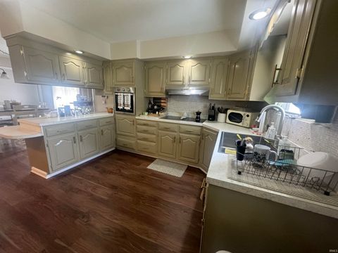 Tiny photo for 1101 Elliott Street, South Bend, IN 46628 (MLS # 202627812)