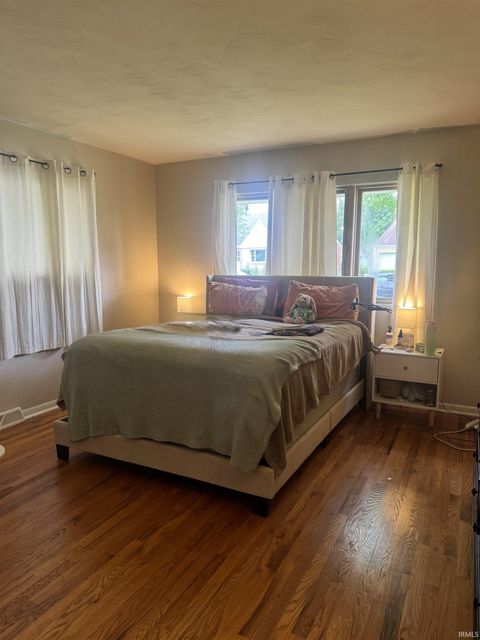 Tiny photo for 1101 Elliott Street, South Bend, IN 46628 (MLS # 202627812)