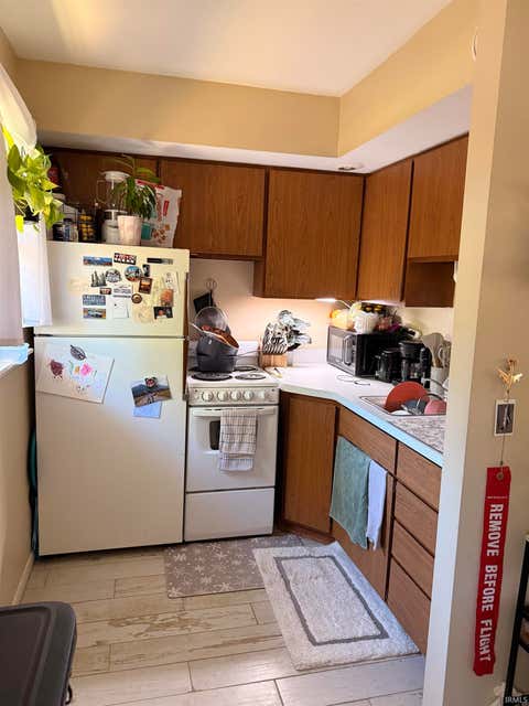 Tiny photo for 1101 Elliott Street, South Bend, IN 46628 (MLS # 202627812)