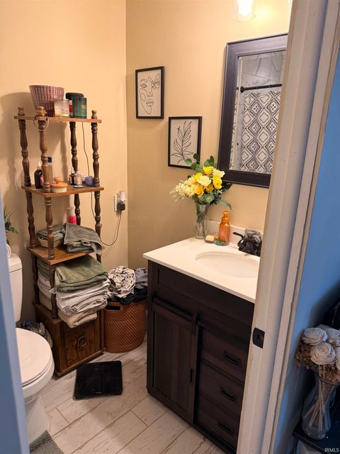 Tiny photo for 1101 Elliott Street, South Bend, IN 46628 (MLS # 202627812)
