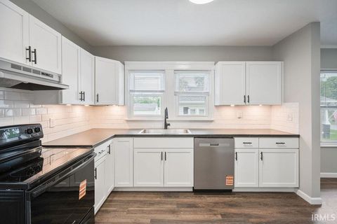 Tiny photo for 611 S Wabash Avenue, Kokomo, IN 46901 (MLS # 202622502)