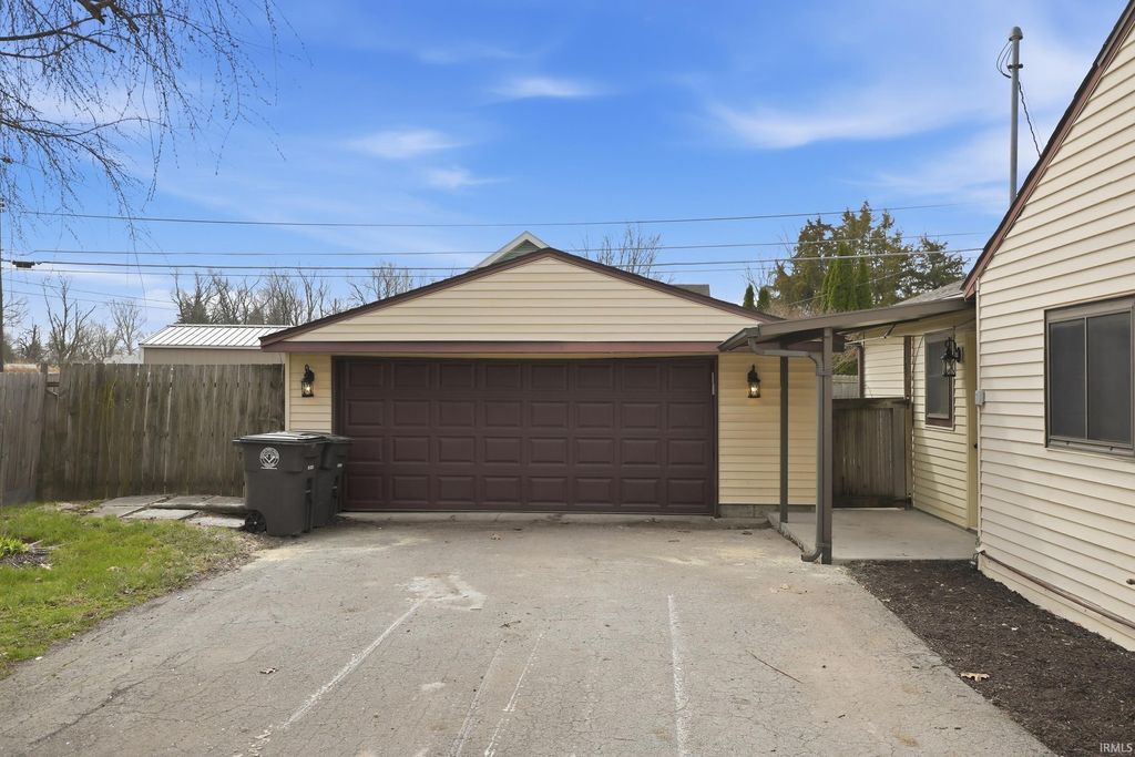 Photo of 3311 S Cedar Crest Circle, Fort Wayne, IN 46809 (MLS # 202610169)