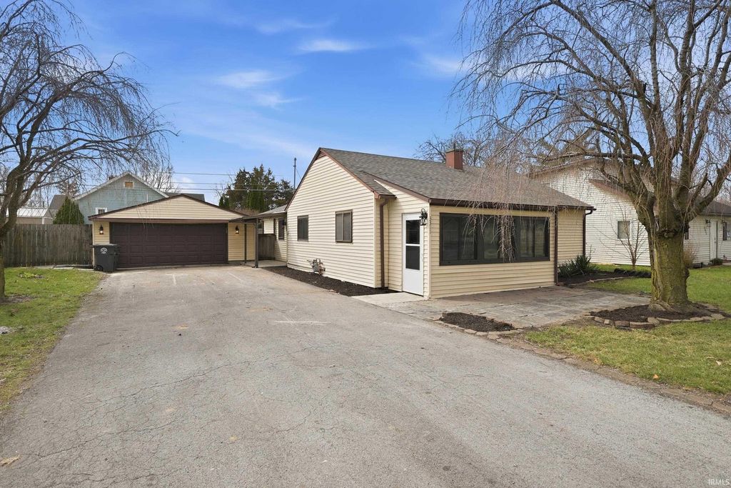 Photo of 3311 S Cedar Crest Circle, Fort Wayne, IN 46809 (MLS # 202610169)