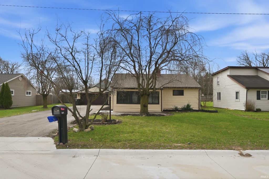 Photo of 3311 S Cedar Crest Circle, Fort Wayne, IN 46809 (MLS # 202610169)