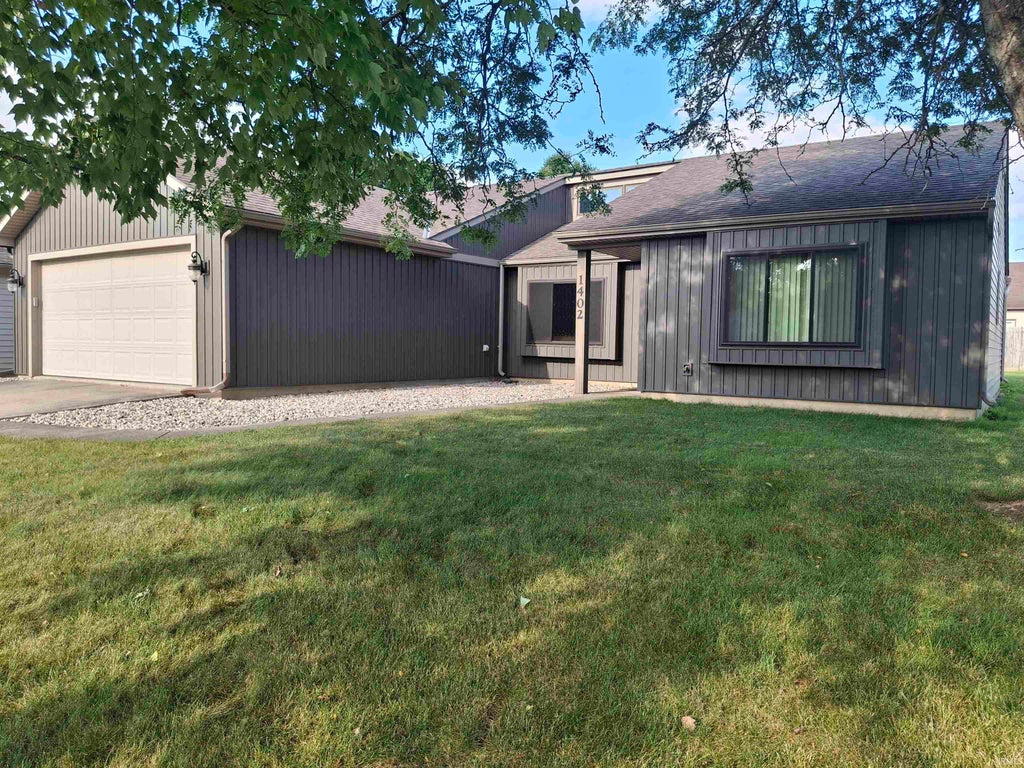 Photo of 1402 Misty River Drive, Fort Wayne, IN 46808 (MLS # 202631528)
