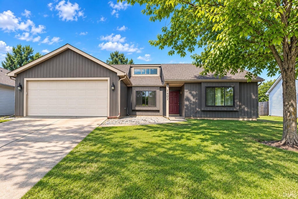 Photo of 1402 Misty River Drive, Fort Wayne, IN 46808 (MLS # 202631528)