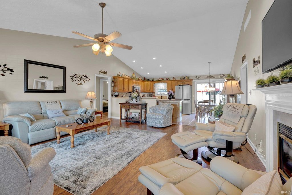 Photo of 3622 Hartford Pl Common, Evansville, IN 47725 (MLS # 202610450)