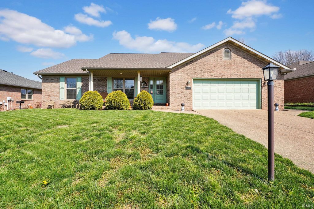Photo of 3622 Hartford Pl Common, Evansville, IN 47725 (MLS # 202610450)