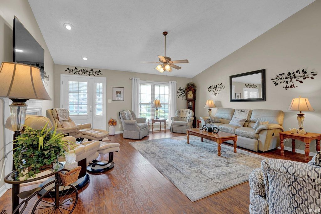 Photo of 3622 Hartford Pl Common, Evansville, IN 47725 (MLS # 202610450)