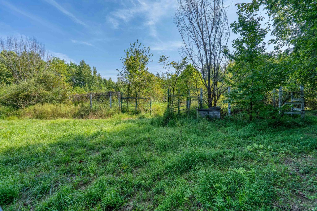 Photo of 6651 N County Rd 600 E, Grandview, IN 47615 (MLS # 202638606)