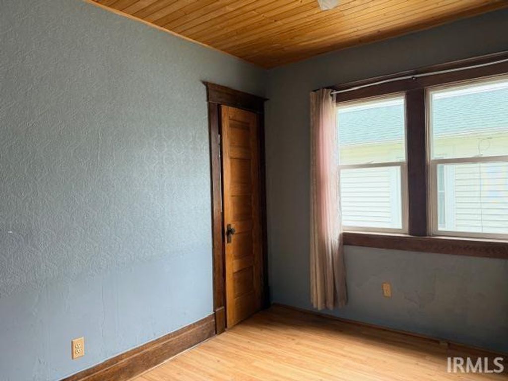 Photo of 1126 Edwardsburg Avenue, Elkhart, IN 46516 (MLS # 202548617)