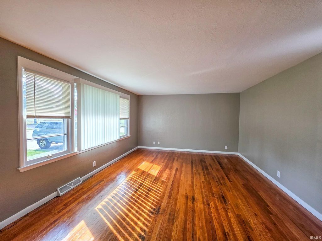 Photo of 346 W Dinehart Avenue, Elkhart, IN 46517 (MLS # 202541533)