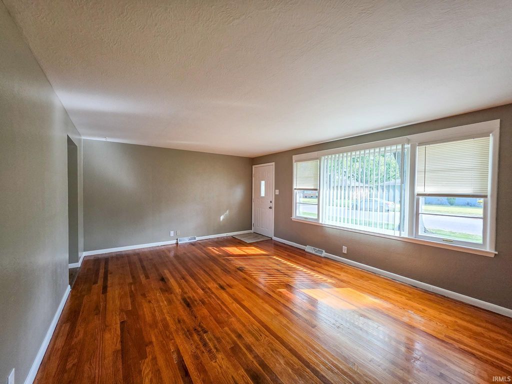 Photo of 346 W Dinehart Avenue, Elkhart, IN 46517 (MLS # 202541533)