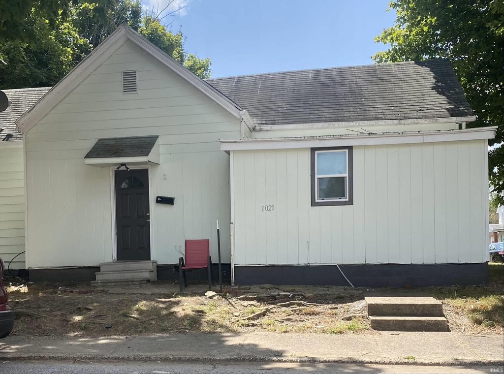 Photo of 1021 N ELLIOTT Street, Evansville, IN 47711 (MLS # 202541499)