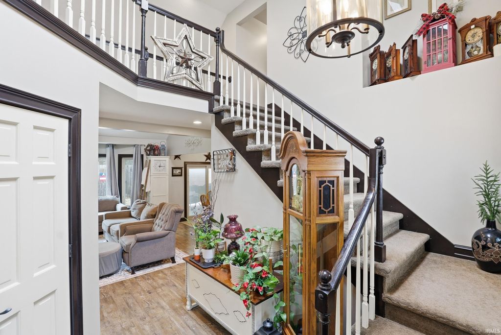 Photo of 914 Lakeview Drive, Auburn, IN 46706 (MLS # 202609211)