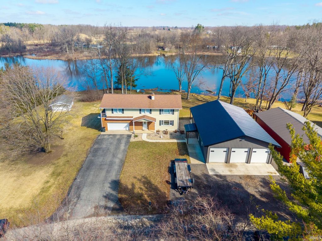 Photo of 8700 E Circle Drive, Kendallville, IN 46755 (MLS # 202549259)