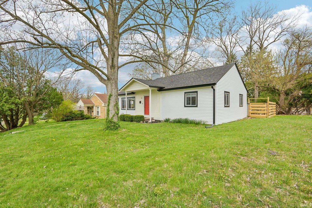 Photo of 1310 E 7TH Street, Anderson, IN 46012 (MLS # 202613645)