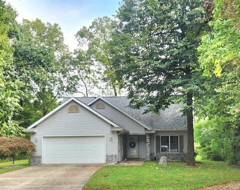 Photo of 6999 E Tee Trail, Syracuse, IN 46567 (MLS # 202644908)