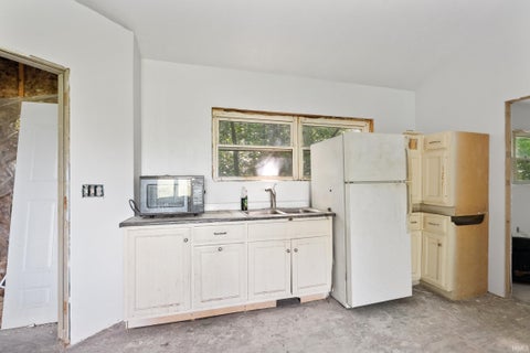 Tiny photo for 6709 E South Barbee Drive, Pierceton, IN 46562 (MLS # 202634775)