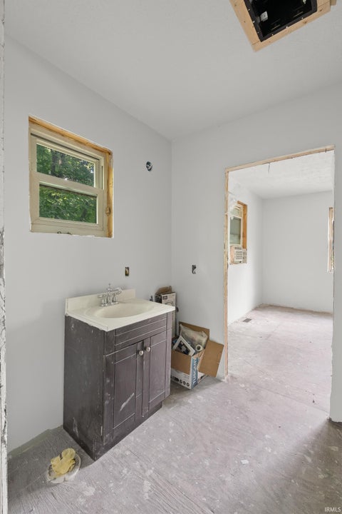Tiny photo for 6709 E South Barbee Drive, Pierceton, IN 46562 (MLS # 202634775)