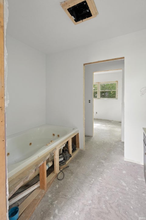 Tiny photo for 6709 E South Barbee Drive, Pierceton, IN 46562 (MLS # 202634775)