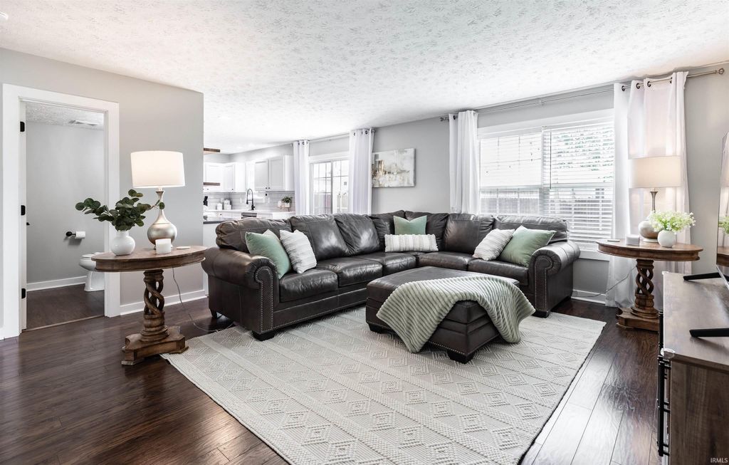 Photo of 2840 Ohunter Avenue, Newburgh, IN 47630 (MLS # 202620734)